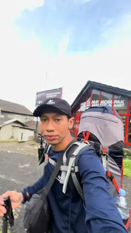 INI ADALAH VLOG SOLO HIKING PERTAMA KU Aku tunjukkan keadaan sebenarnya solo hiking itu seperti apa tanpa sound dan hanya suara hutan, air, dan kicauan burung. Perlu diperhatikan bahwa solo hiking itu berarti semuanya sendiri dan harus siap dengan segala resiko #solohiking #slametviakompakguci #pendakigunung #gunungindonesia #naikgunung #slamet3428mdpl #introvert #wildshell #fypシ゚viralシ 