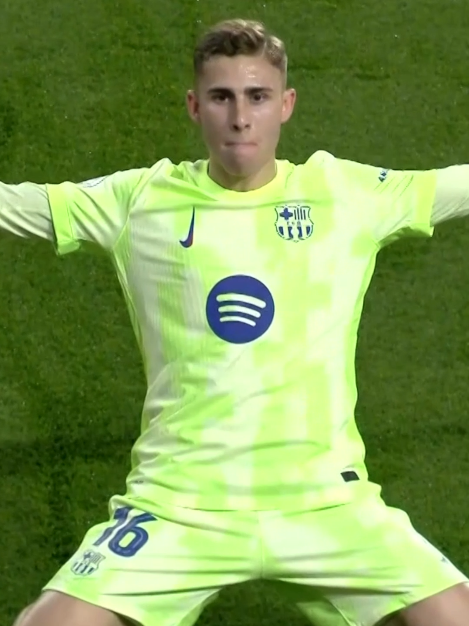 Pedri 🤝 Fermín: Very easy. #fcbarcelona #barçaontiktok #barcelona #CopaDelRey #ValenciaBarça #Pedri #Fermin