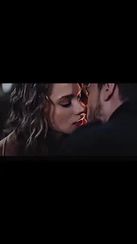 Ommggggg bu neeee 😱 bu halzeyden çıktı çıldırcam  birbirlerine susamışcasına Denmirim 🔥 #miraydaner #denizcanaktaş #hudutsuzsevda #denmir #halzey #viral_video #explore #keşfetteyizzz 