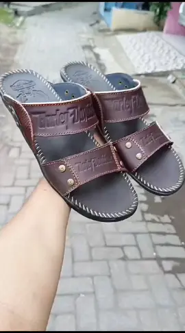 lagi promo nih,sandal kulit sapi, #fyp #viral #beranda #sandalkulit #sandalpria #Ramadan #trending #soundviral 