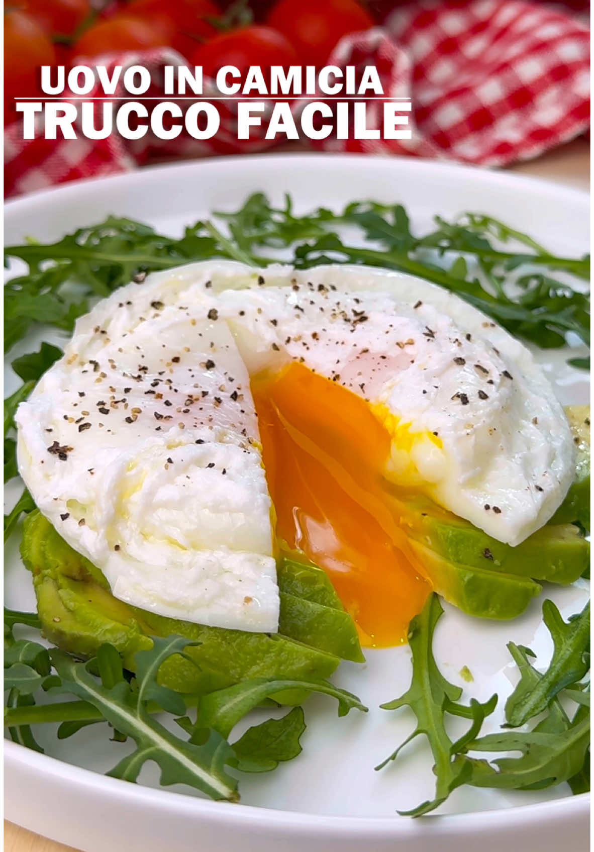 🍳 UOVO IN CAMICIA FACILE 😋 in 2 minuti! Se l’uovo in camicia ti sembra sempre una sfida, con questo trucchetto diventerà una certezza!  Stupirai tutti i tuoi ospiti 😍 Insomma, la proverai?? 📕 Vorresti vedere tutte le mie ricette organizzate per genere? Le trovi sul mio sito‼️ Link in BIO Lascia un “MI PIACE” è il tuo modo di dirmi grazie 🙏🏻❤️ 📲 Salva la ricetta  ✌🏻 Seguimi @giuseppe_healthy Ingredienti: Uova Sale/pepe Olio spray 🛒 L’olio spray lo trovi su @prozisitalia , codice sconto GIUSE10 per avere SCONTI ed OMAGGI Procedimento: Prepara l’acqua al bollore, precedentemente salata!  Ungi velocemente un mestolo, rompi un uovo direttamente nel mestolo, ed immergilo lentamente nell’acqua bollente. In circa 2-3 minuti, l’uovo sarà perfetto. Il tuo uovo dal cuore fondente è pronto per essere servito in tavola! Buon appetito!🤤 • • • #uova #poachedegg #tips #trucchi #egg #uovo #eggs #huevos #hack #friedeggs #cloudeggs #softeggs #boiledeggs #bestlifehack #healthyrecipes #cooking #foodhacks  #healthylunch #ricetteveloci #ricettefacili #foodporn