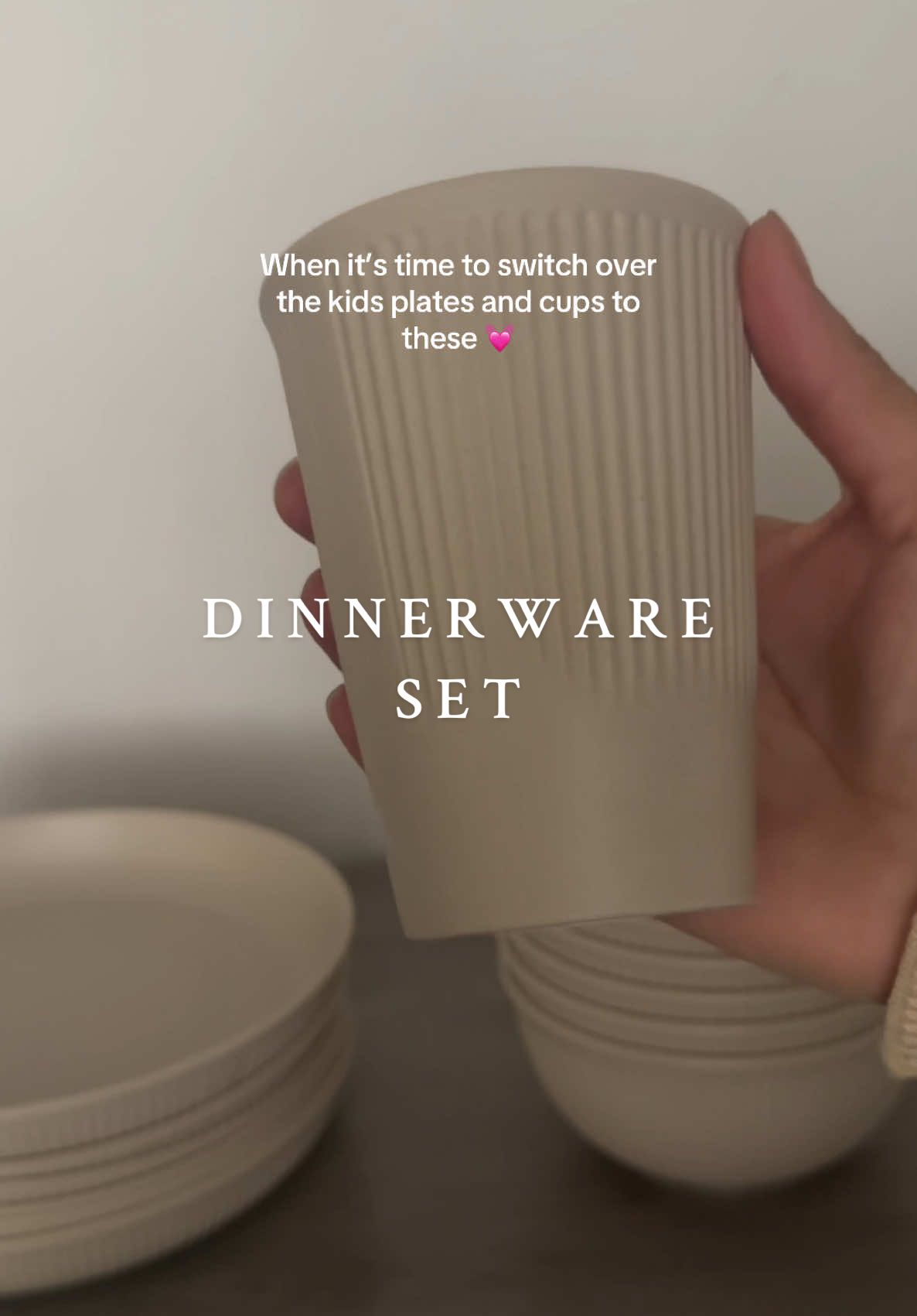 Currently in that transition period where the kids have grown out of the  baby plates and I found this set which is perfect! It can be used for both adults and kids🙌🏻 They’re dishwasher safe, don’t break easily, BPA free and heat resistant🫶🏼 #homefinds #dinnerwareset #serveware #kitchenfinds #spotlightfinds #tiktokmademebuyit #flashsale #fypviralシ 