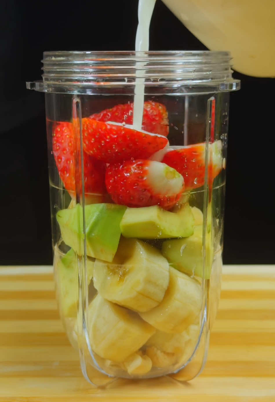 Avocado Strawberry Smoothie #asmr #trending #fyp #summerdrink #healthyrecipes 
