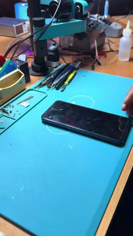 ¿Tu celular de la nada ya no se ve la pantalla?. Caso de motorola que se escucha pero no se ve. #tecnologia  #anecdotas  #technology  #reparar  #tiktok  #celular  #microsoldadura  #motorola  #tecnico 