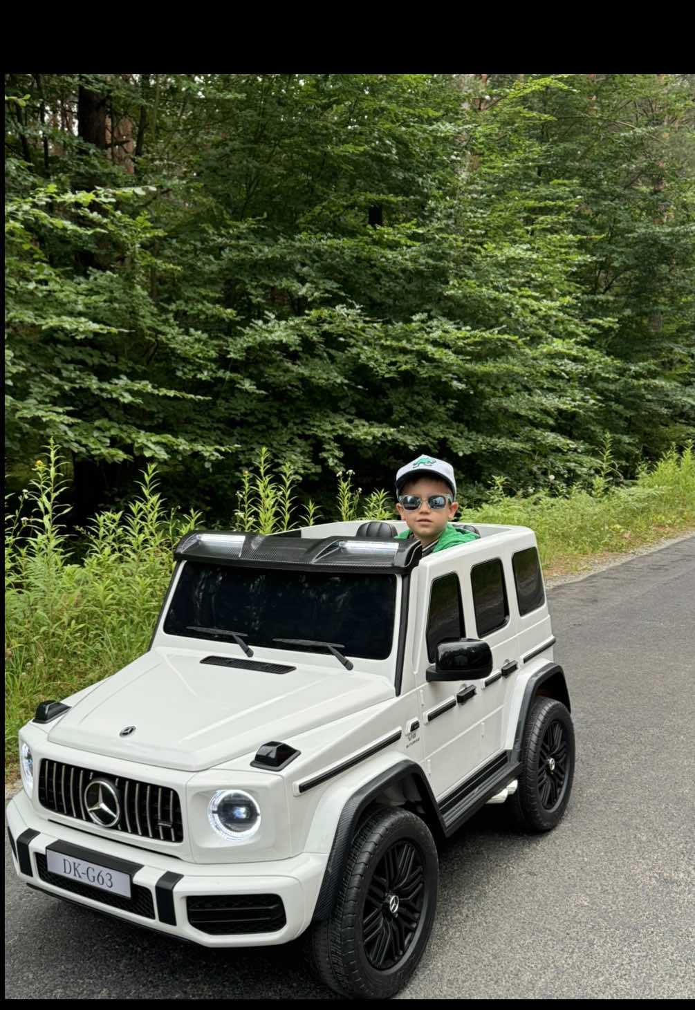 🔥🚗 Mercedes Benz G63 AMG GIGANT XXL 4x200W 24V – Potężna zabawa na czterech kołach! 🚗🔥 Marzysz o prawdziwym samochodzie na akumulator? Mamy coś dla Ciebie! 🖤 To nie jest zwykły pojazd – to Mercedes G63 AMG w wersji XXL! 💥 Z 4 silnikami po 200W, potężnym akumulatorem 24V 14Ah i prawdziwie luksusowym designem – ten samochodzik daje kopa jak żadna inna zabawka! 😎🔥 Dzieciaki, to Wasza szansa, by poczuć się jak prawdziwy właściciel tego ikonicznego modelu! 😍👑 #auteczka #gklasa #g63 #forkids #gigant #car #batterypowered #toys #fun #mercedes #fy #forest #fast #strong #led #boy #giant #zabawa #amg #xxl 