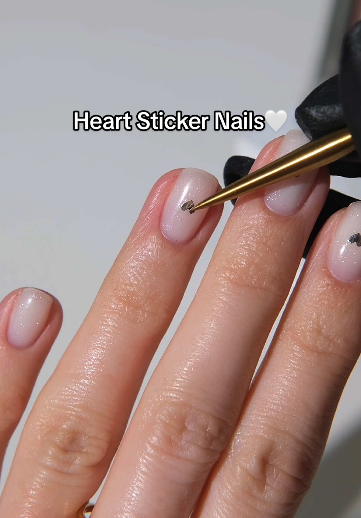 Dainty hearts & glittery BIAB☁️💫🤍  #valentinesnails #heartnails #easynails #biab 