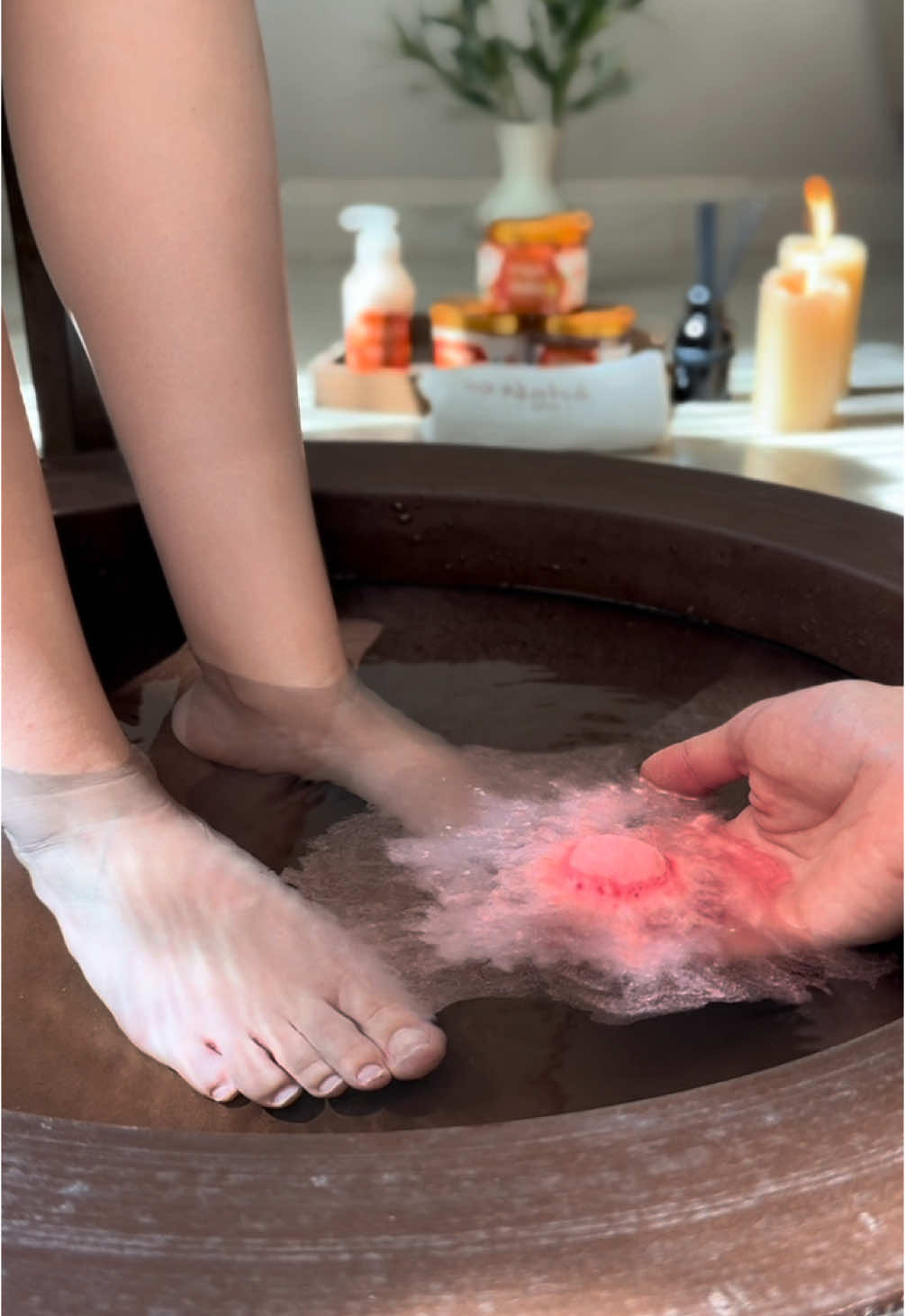 Piel con efecto terciopelo 💣🫧 Literal una bomba de hidratación para tu piel desde el primer uso. 100% artesanales  #manicure #spa #pedicure #pedispa #bathbomb #gdl #salondebelleza #skincare #asmr #beautysalon 
