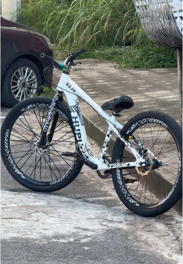 branquinha mais mídia da city passando na sua tela🫵🏽😈 #naja #2025 #bike #hupi 
