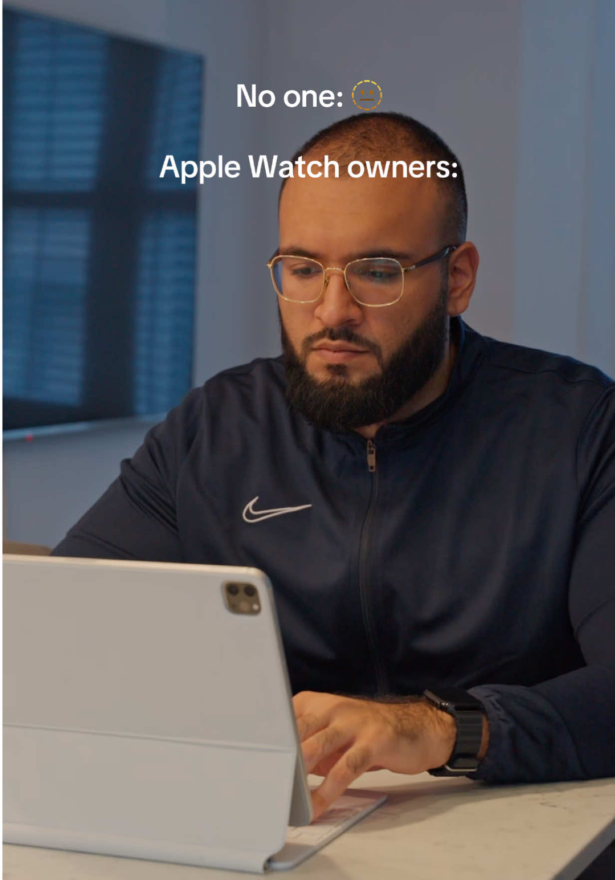 Anyone else constantly slapping their Apple Watch? 😆 #applewatch #iwatch #applewatchhacks #apple #tech #techtok 