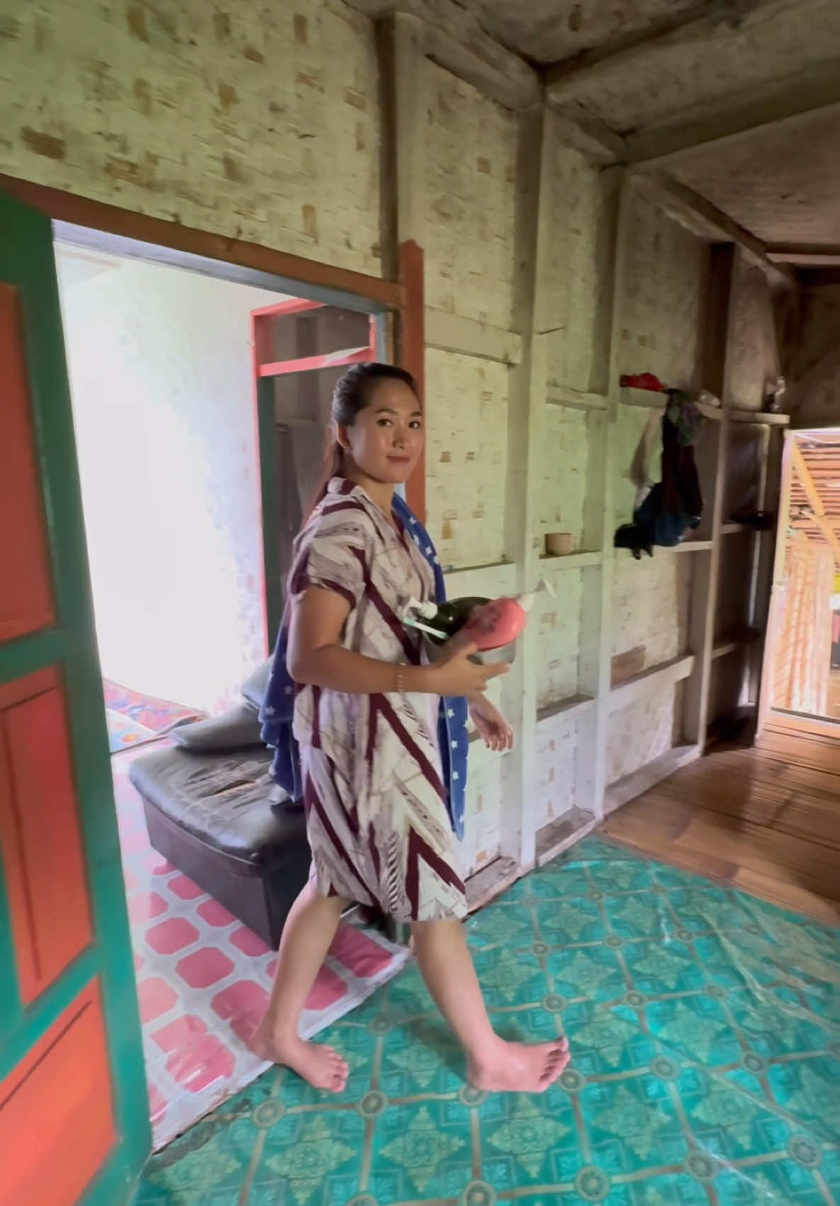 Bade kajamban hela baraya #fyp #rismanirmalasari #perkampungan #suasanapedesaan #gadisdesa #gadiskampung #pedesaan 