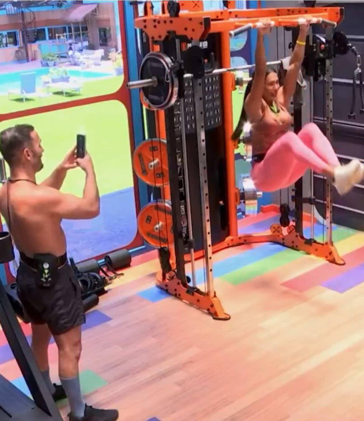 O Diego Hypólito pediu e a Gra topou! Desafio na barra fixa? Temos! 😂 E ela ainda diz: “É o máximo que eu consigo”. 🫠 Disposição, força e humildade! Quem aí manda bem no abdominal, mesmo em pleno sextou?  #TeamGra #BBB25 🎥 Vídeo: Reprodução/Globoplay