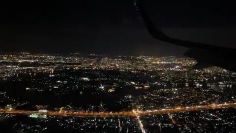Chuyến bay đêm ngắm cảnh sài gòn :)) #vna #fly #saigonvedem #saigon #sanbaytansonnhat #xuhuong #fyp 