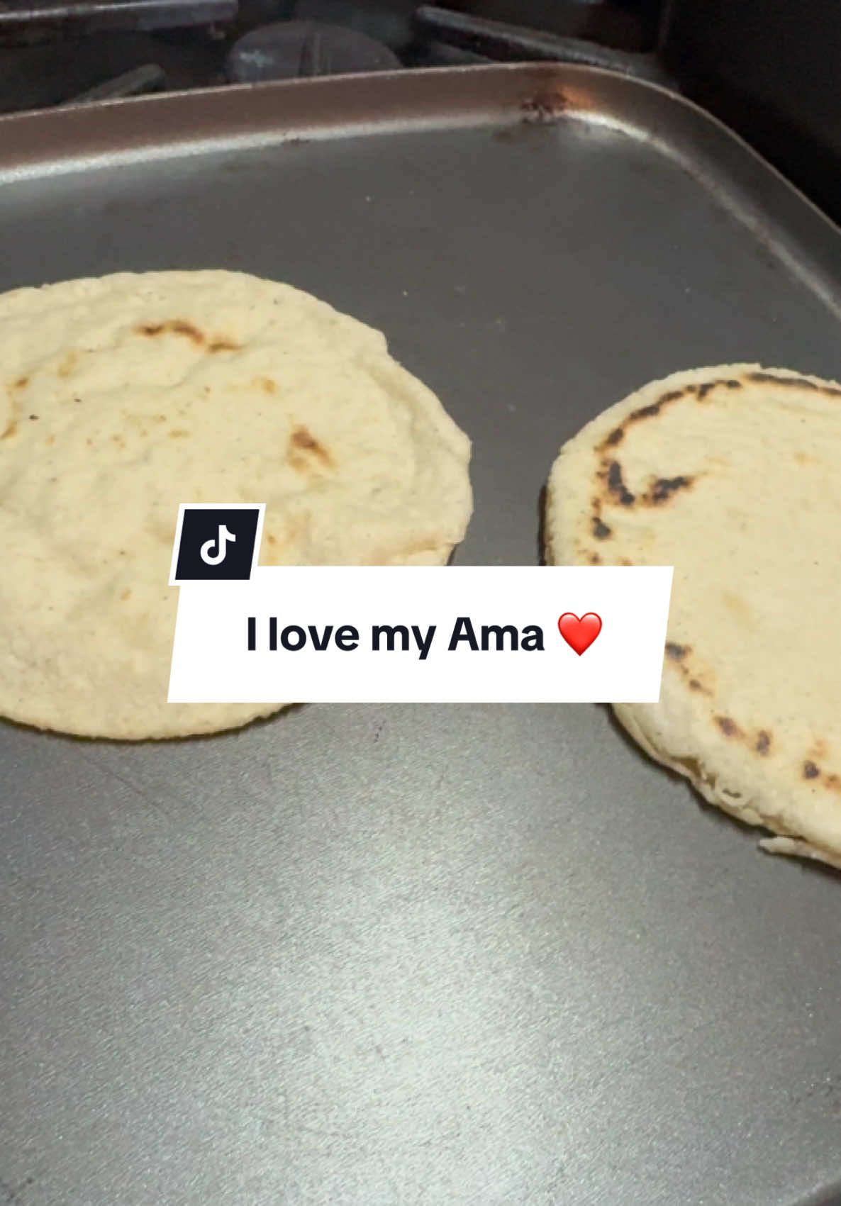 My mommas love language is making sure I don’t go hungry ❤️ #lilybakesstudio #adayinmylife #bakerlife #mommasgirl 