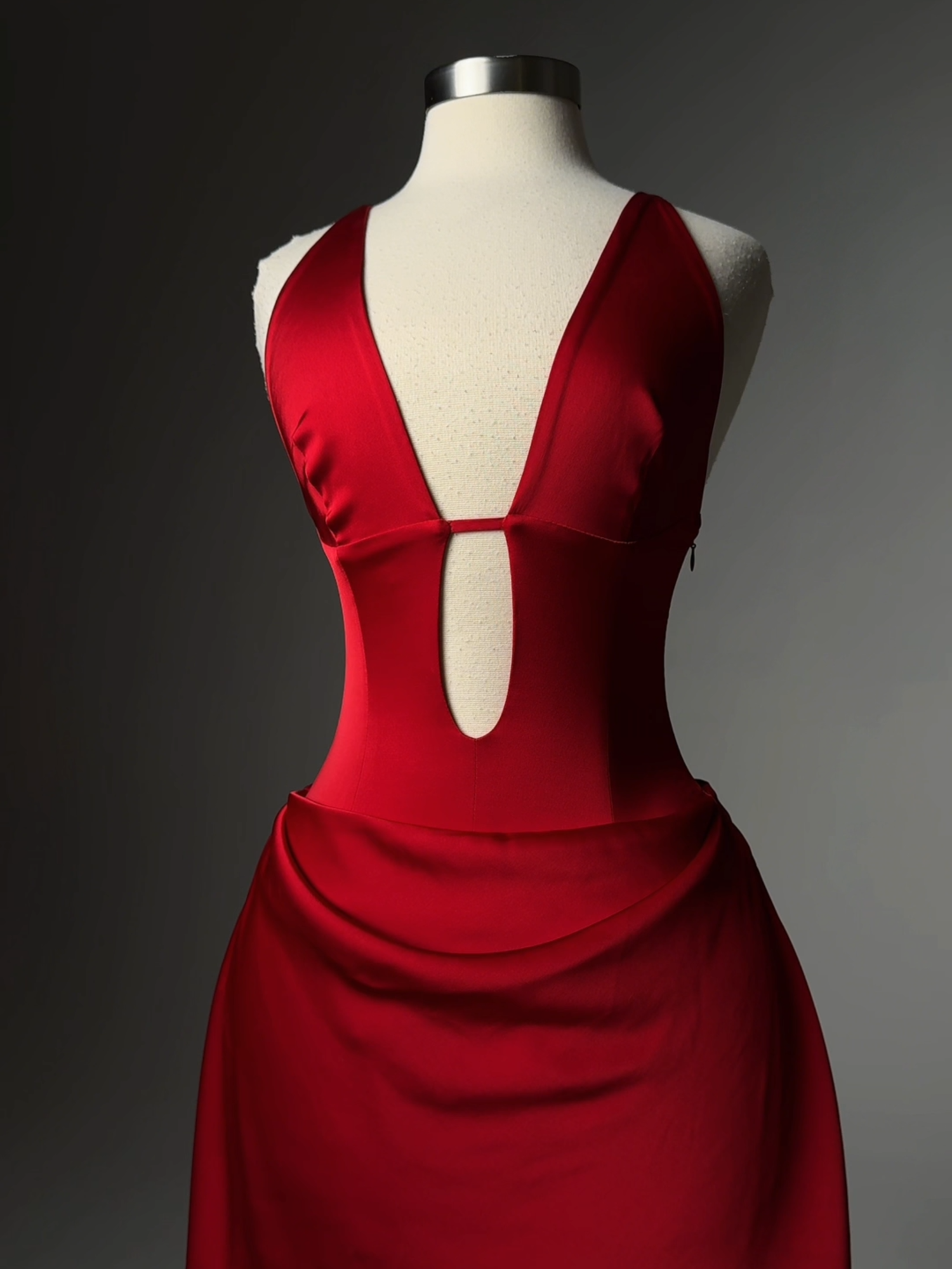 The most romantic silhouette... 🌹 #ohpolly #ohpollydress #ValentinesDay #galentinesday #galentines #valentine #red #reddres