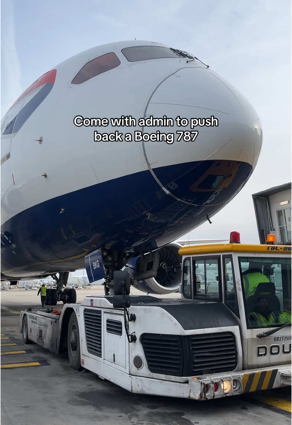 Passenger princessing with a twist ⏪ #BritishAirways #POV #Pushback #Aviation #LondonHeathrow #Boeing 