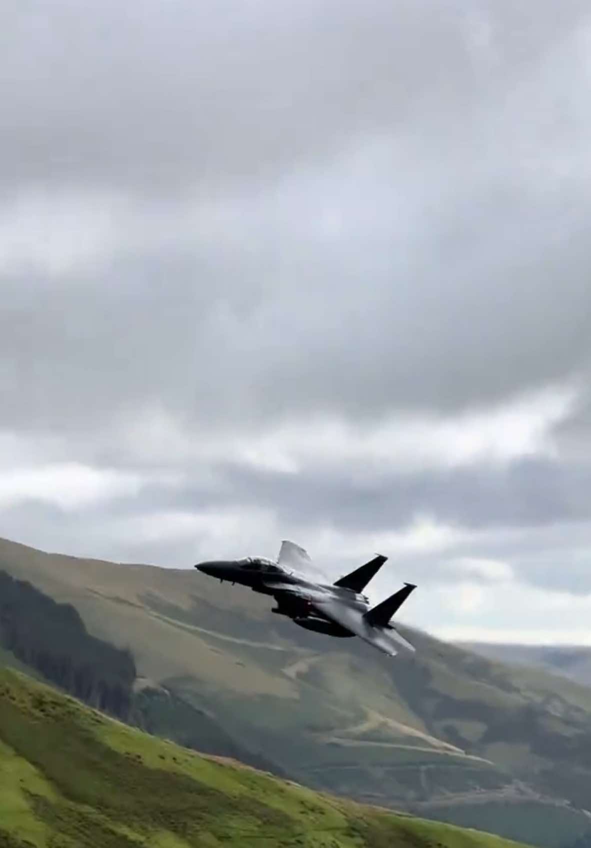 F-15E strike Eagle’s Liberty Jet low level in the Machloop LFA7. 23/08/24. . . . . . #fighterjet #f15 #strikeeagle #aviation #militaryaviation #avgeek #jet #plane #usaf #pilot #machloop #lfa7 #lowlevel #fyp #sendit #topgunmode #usairforce #fighterpilot 
