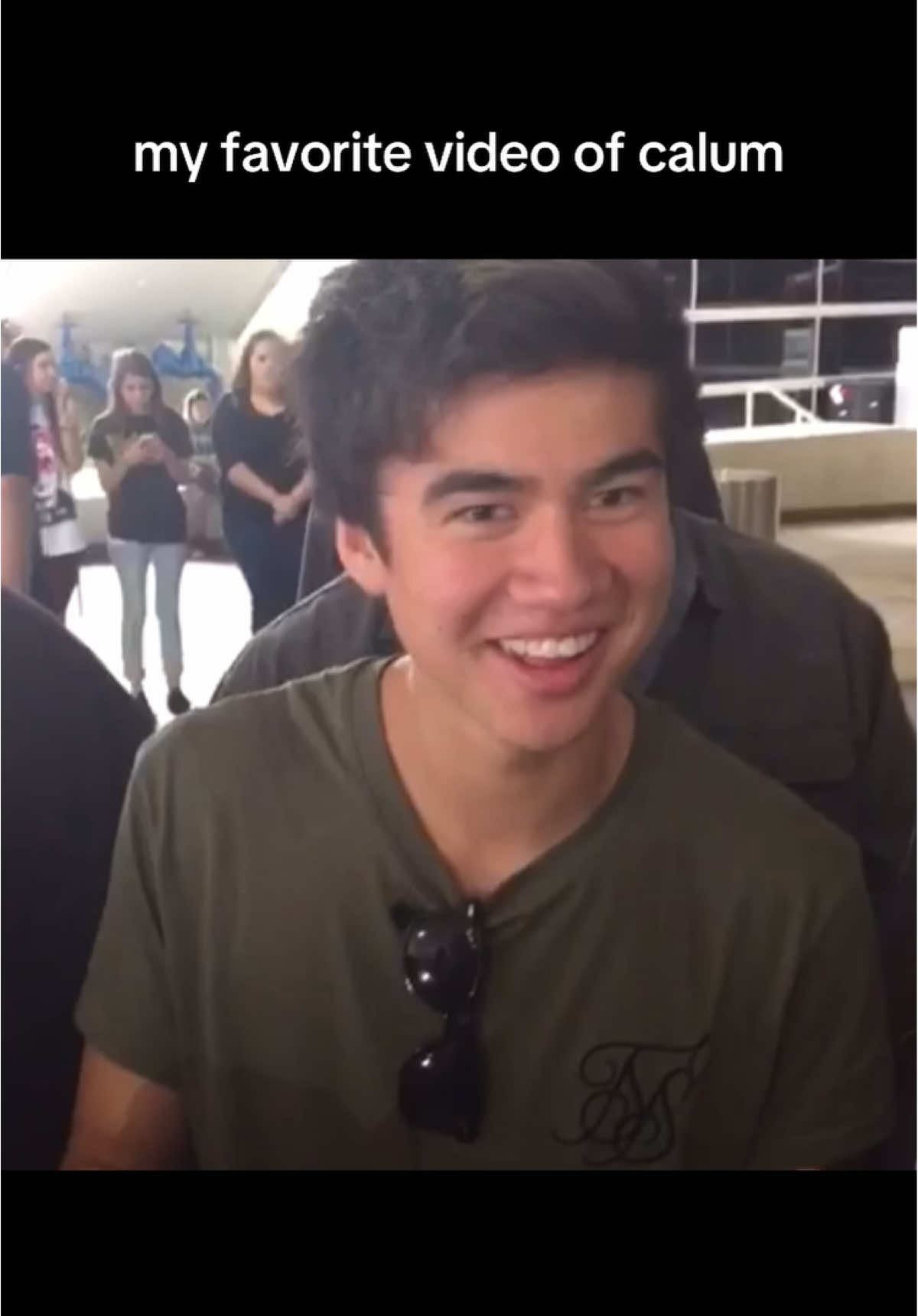 he got so shy i’m crying #fyp #fypシ #foryoupage #5secondsofsummer #calumhood #5sos 