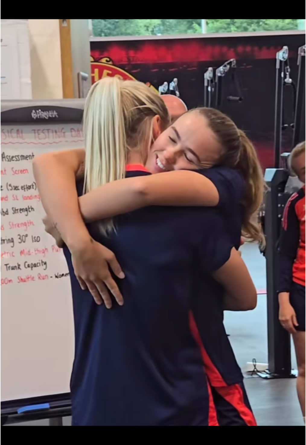 everyone need a hug from grace at least once 🦥 #graceclinton #gc8 #graciegirl #baller #rolemodel #hugs #sloth #lovely #cute #goat #woso #WomensFootball #united #manutd #spurs #Lionesses #alessiarusso #ellatoone #goviral #fyp #foryou @Grace and Celin 