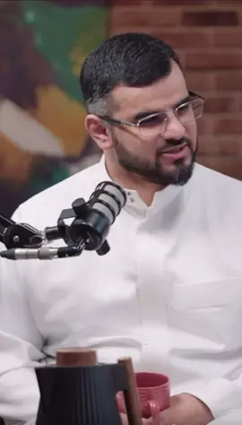 #أحمد #بخيت #اليالي#الأربع بغير الماء ياليلي  تشيخ طفولة الابريق بغير خطاك انت معي  يموت جمال ألف طريق بغير سماك أجنحتي يجف بريشها التحليق أحبك.... لم يغب مني سوي  وجه الفتي العابر سيكمل كبرياء الشعر  مالم يكمل الشاعر لأن السر في الطيران لا في الريش والطائر