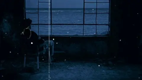 رساله لي أهلي  #عمار_حسني #حلات_واتس #اغاني_مصريه #اغاني_حزينه_جدا #m11🖤 #اكسبلور #تصميم_فيديوهات🎶🎤🎬 #تصميمي  #dueto #fyp #fyq #tik_tok #m11🖤 #اكسبلور #دمعة_حزن 