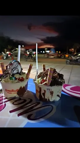 Por la vida✨ #fresasconcrema🍓 #atardecer #icecream 