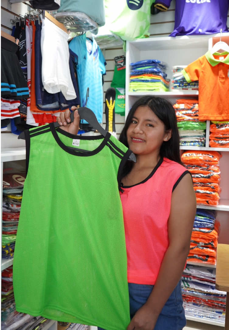 ¿Quieres marcar la diferencia en tus pichangas junto a tu equipo?⚽️🏟️ Te tratemos estas estas opciones, para sacarte de apuros 😱 nuestros chalecos de malla, en distintos colores y tallas en el que puedes sublimar el logo de tu equipo o negocio🕴️ #chalecos #deporte #sublimacion #pichanga #amigosfutbol #juevesdepatas #trujillo 