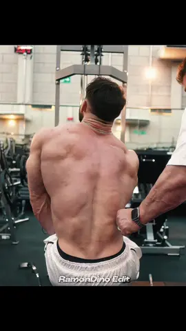 Ramon Dino treinando sacado  Cupom - DINOEDIT MaxTitanium #ramondino #ramondinopro #gym #GymTok #bodybuilding #aesthetic #maxtitanium 