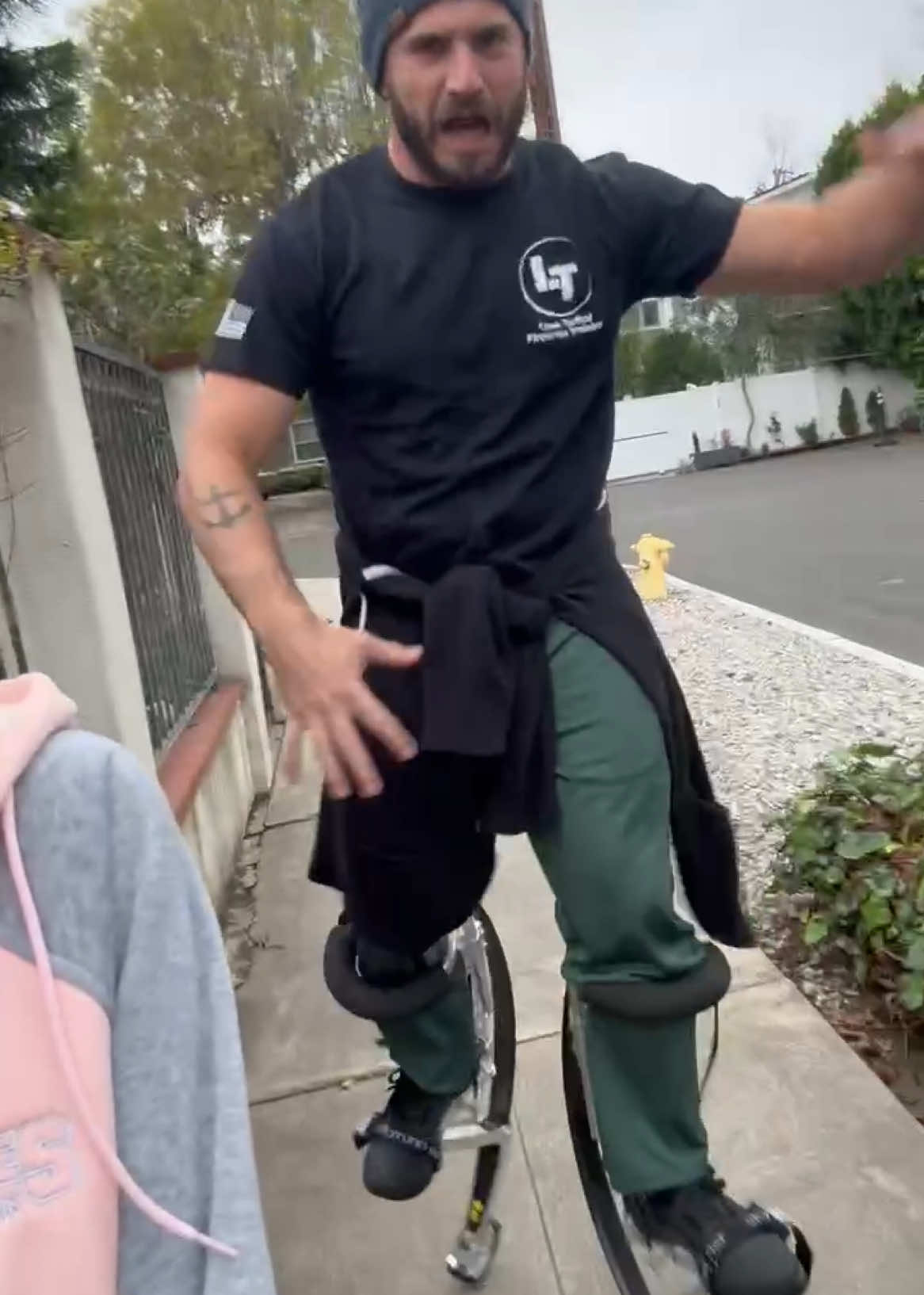 Well at least he entertains me 🤣🤣🤣 @Nathan Bronson742 #entertainment #couplegoals #couplestiktok #cutecouple #stuntman 