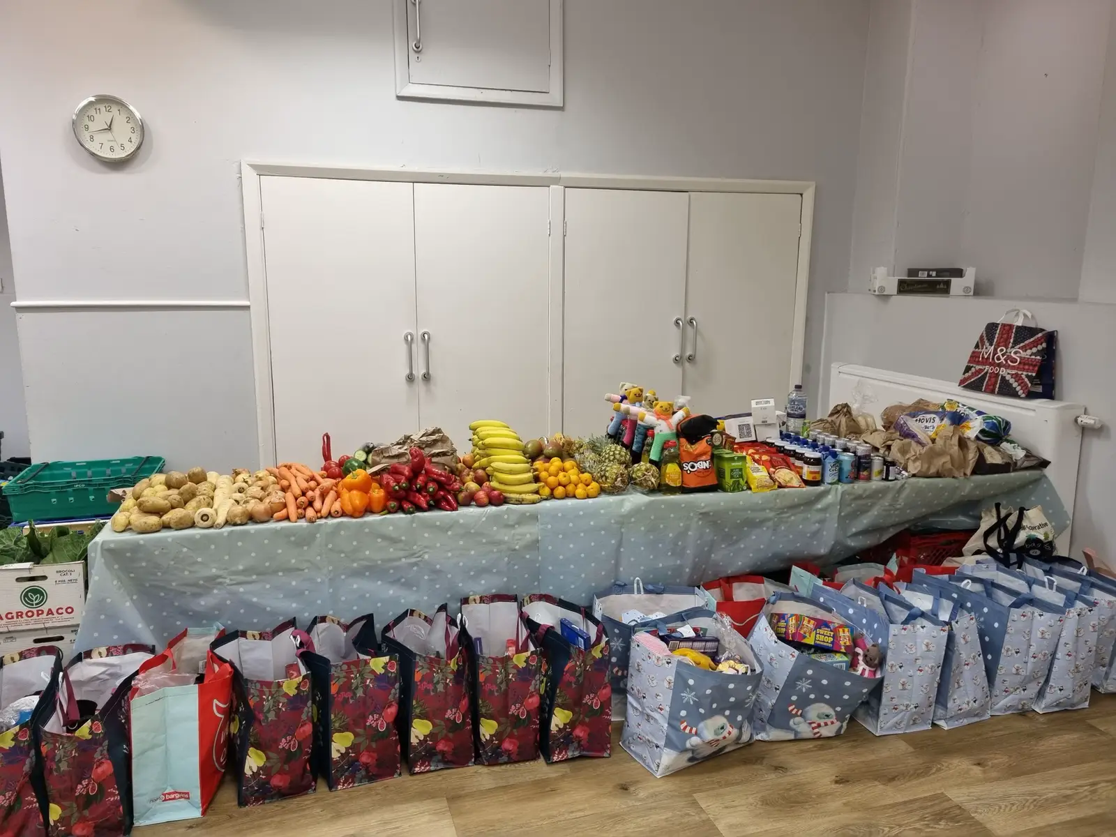 We love helping at our local food bank #s6foodbank . Making parcels, ready for people in need of that extra help and support, creating a safe and warm place for them to grab a coffee and a chat, meet their needs and do something for the greater good. Every single person who buys from us allows us to have the day off on Tuesday to make a difference and an impact on our city! THANK YOU ALL! #givingthanks  #pizzafriends  #foodbank  #charity #sheffield 