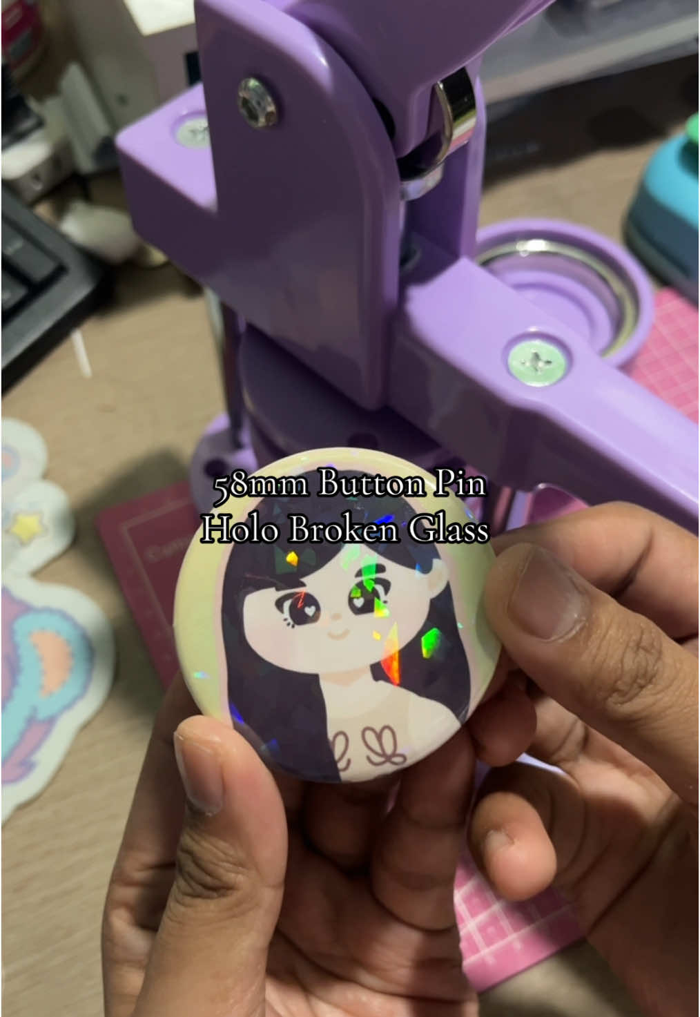 First time trying this badge maker. Sa sobrang dami kong napanood na videos about this, unang try pa lang perfect agad 😅 #badgemaker #buttonpins #craft #crafty #twinnysprintables #DIY 