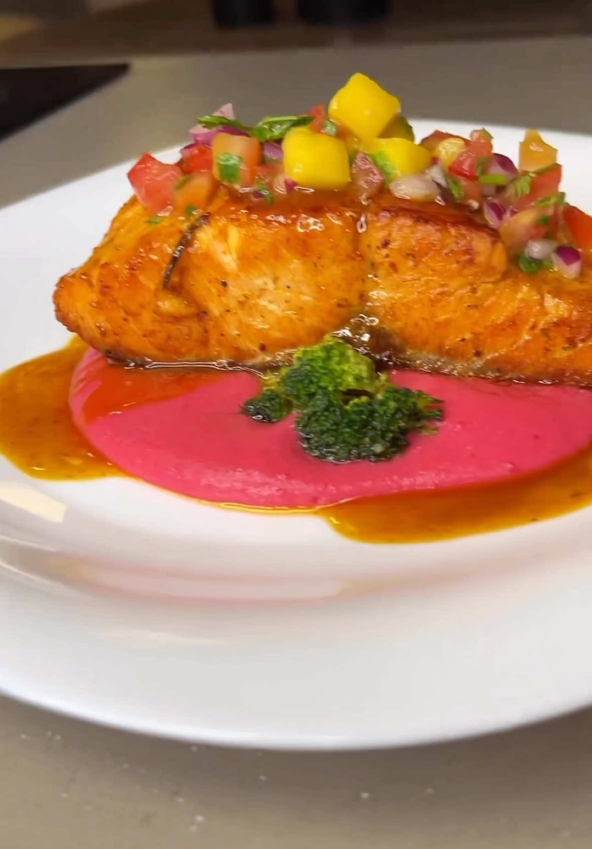 Lanmou se pa sèlman mo, se aksyon! ❤️ Panse ak moun ou renmen yo, menm lè w lwen. Voye ti kado, sipòte yo, ede yo avanse. 🫶🏾 Avèk @taptapsendhaiti , ou ka fè yo santi chalè lanmou w la, nenpòt kote yo ye! 💸 Bòn nouvèl: Itilize kòd pwomo “legoutdeca” pou w benefisye $10 bonis sou premye transfè w la! 🔥 Pase lòd lan jodia, bay lanmou san limit! 💕 #TapTapSend #LeGoûtDeÇa #Love #valentines #fyp #haitiantiktok 