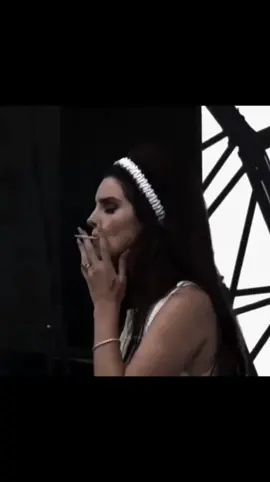 🚬.#lanadelrey #fyyyyyyy #editslanadelrey #20h43mn #tiktokentregameusvideos #curti#viral#vaiparaafycaramba #lanadelrey 