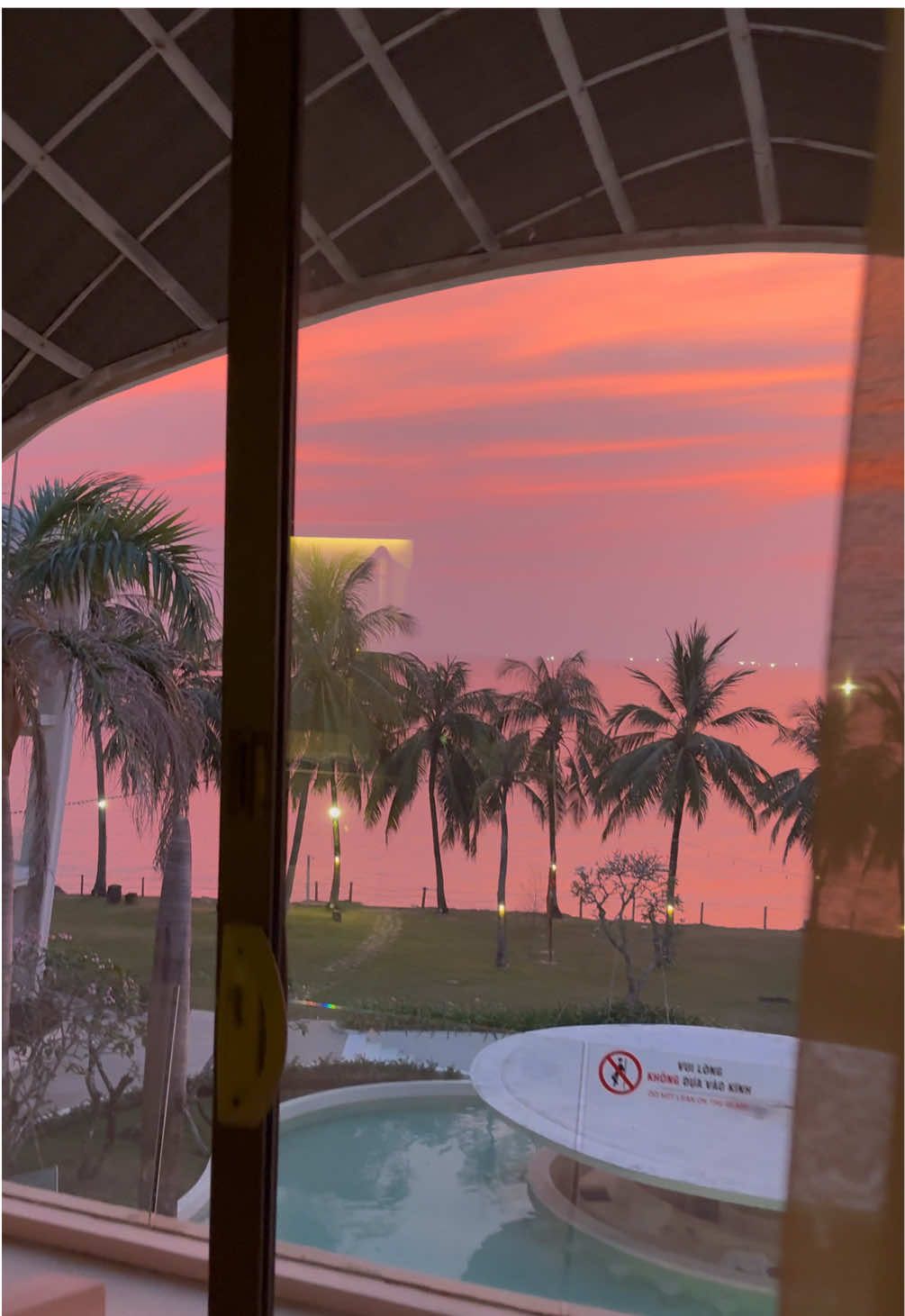 pov: you check into a resort for your honeymoon and this is the sunset on the first night 🌅#vietnam #sunset #resort #phuquoc #islandlife #nofilterneeded 