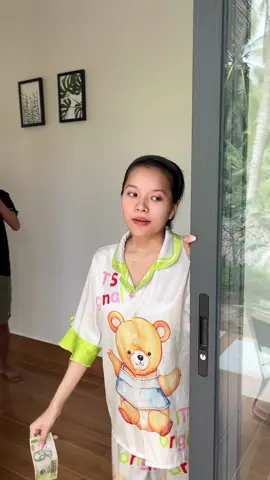 Mình lăn được tất cả bụi bặm.,  tóc ,lông thú cưng tiện lắm luôn 