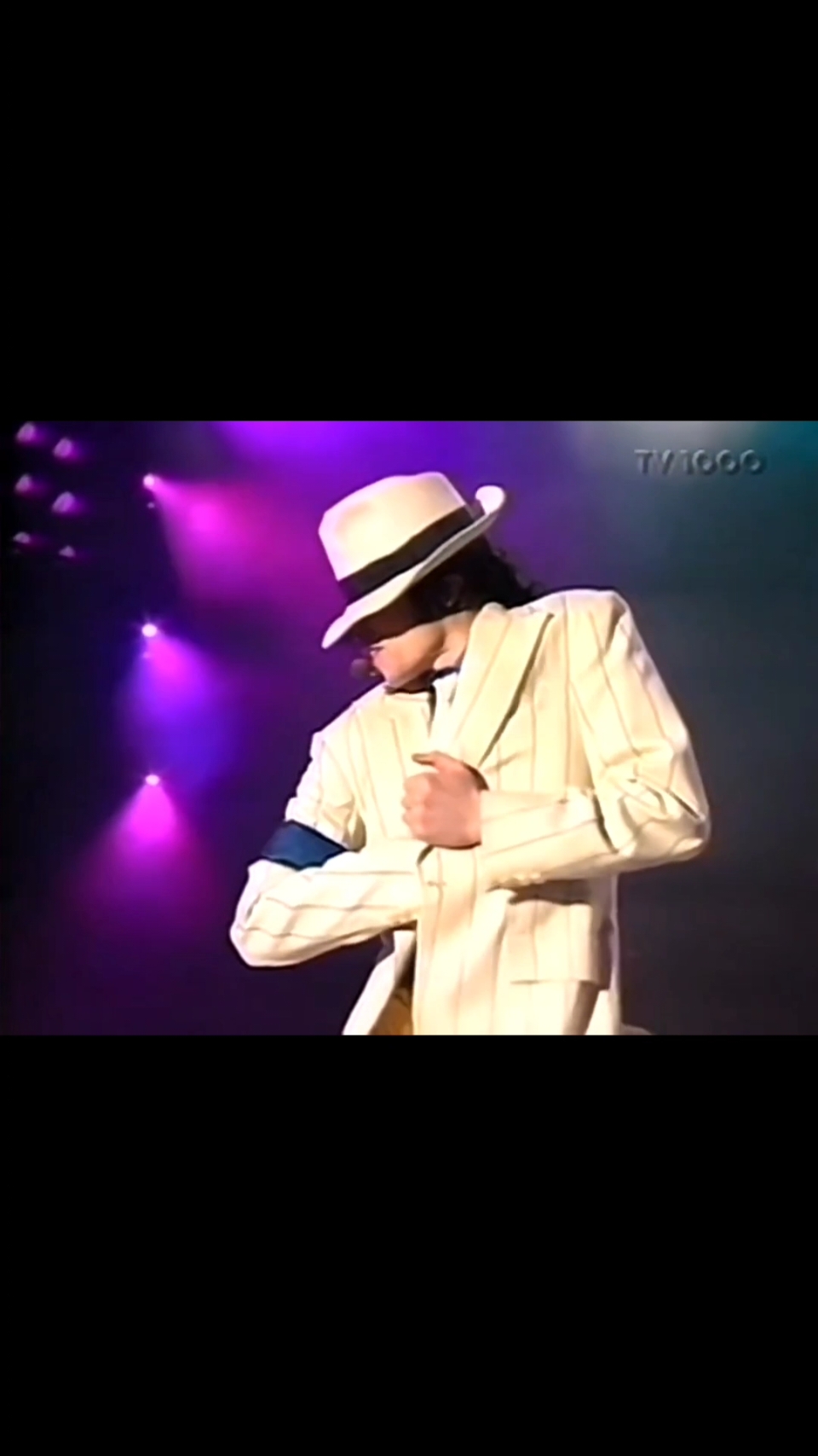 Mike Jumpin' Around Like THIS! #michaeljackson #fyp #onbeat #dangeroustour #historytour #jerseyclub #dance #kingofpop 