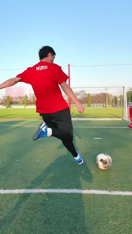 小学生が習得すべき強くて早いパス👟⚽️🥅 ♦️ポイント♦︎ ①強くて早いパスの蹴り方 →膝から下の振りを早く →軸足をボールの真横に置く →つま先は相手に向ける →上半身もしっかり使う ②足のどこにあてるか →ボールの真ん中をしっかり踏込んで蹴る →インサイド（内側の真ん中）、ボールも真ん中 #浦和レッズ #浦和レッズアカデミーサッカースクール #WeareREDS #埼玉県 #さいたま市 #朝霞台 #所沢 #川越 #幸手 #加須 #熊谷