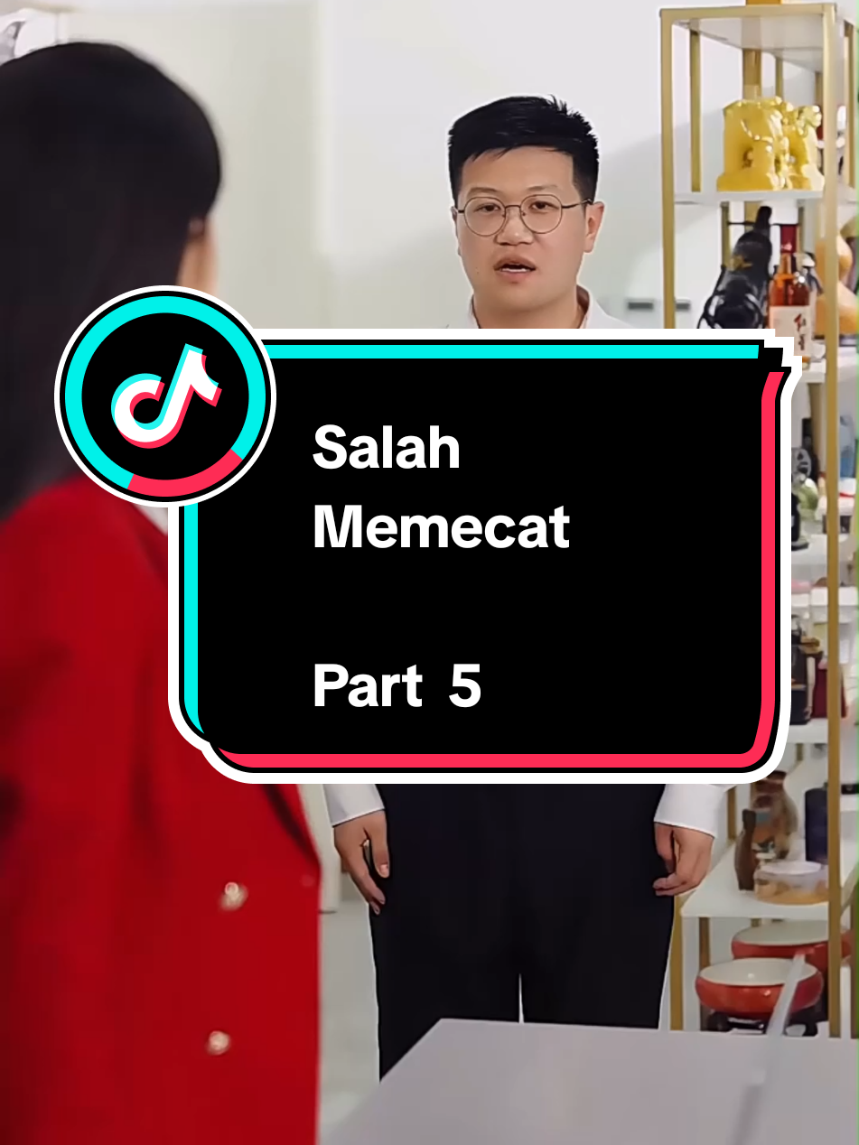 Steven Lambardi, yang merupakan pilar utama perusahaan, secara dipecat oleh putri CEO. Pemecatan ini menyebabkan perusahaan tak mampu bertahan. Pada saat yang sama, Stefan Lambardi berhasil mencuri hasil kerja keras Steven, memanfaatkan situasi ini untuk mendekati Sherly, sang putri CEO. Di tengah kekacauan ini, Yuli Chandra menawarkan bantuan untuk menghadapi krisis tersebut bersama-sama. Steven bersumpah untuk membuat Stefan dan putri CEO membayar semua kesalahan mereka! #drama #shorts #fyp 