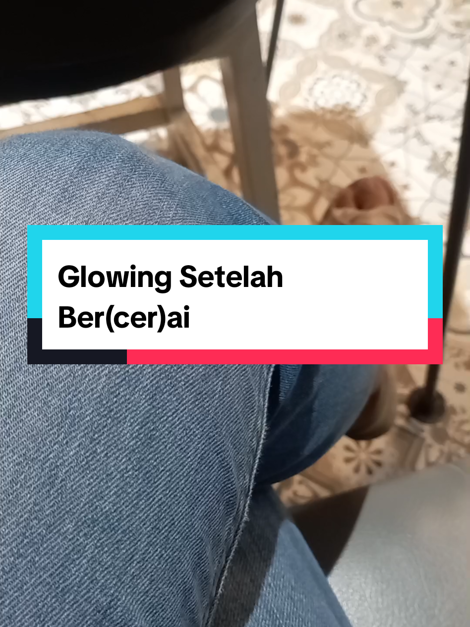 Aku terhu yung hampir jatvh. Tudvhan mereka begitu jahara melihat ada celah yang bisa dise rang padaku. Sungguh aku tak pernah diperlakukan demikian hahat oleh orang-orang selain keluarga suamiku sendiri. 