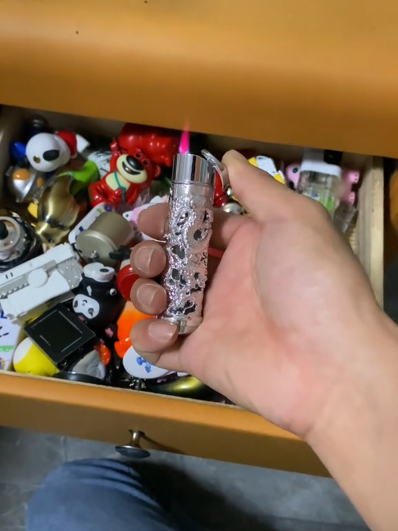 #viral #pocketlighter #cutelighters #lighter #foryoupage #kidtoys #cute #tiktokmademebuyit #coollighters #hellokitty #gift #giftideas #piglighter 