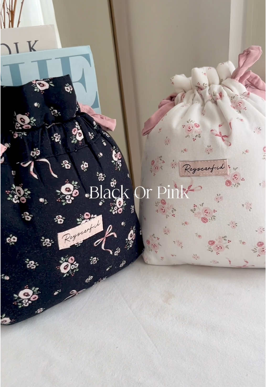 kalian lebih suka yang mana , black or pink?   tulis di kolom komentar ya 🙏🏻😇     #new #fypdongggggggggシ #masyaallahtabarakkallah #coquette #2025 #mukenalebaran #cantik #mukenatarawih #fypdongggggggg #tarawih 
