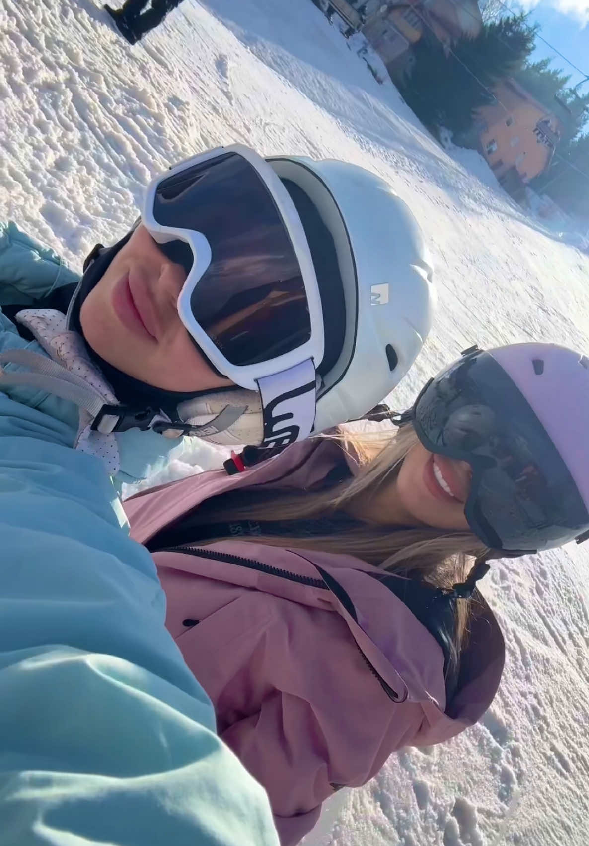 @rebeca.av09  #trendy #snow #skiing #winterday #mountain 