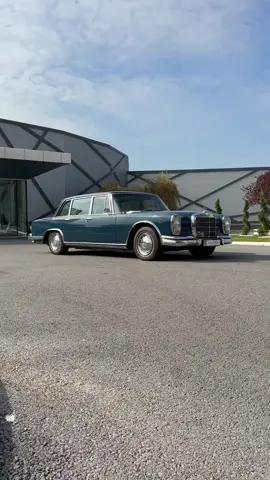 The Mercedes-Benz 600, introduced in 1963 and produced until 1981, became a symbol of luxury and status. The 1968 model continued the legacy of this magnificent automobile. Here are the key technical specifications for the 1968 Mercedes-Benz 600: ▎Engine • Type: V8 • Displacement: 6.3 liters (approximately 6325 cc) • Power Output: 250 hp (186 kW) at 4000 rpm • Torque: 500 Nm at 3000 rpm • Fuel System: Twin carburetors ▎Transmission • Type: 4-speed automatic transmission • Drive: Rear-wheel drive ▎Dimensions • Length: 5,200 mm (204.7 inches) • Width: 1,890 mm (74.4 inches) • Height: 1,480 mm (58.3 inches) • Wheelbase: 3,200 mm (126.0 inches) ▎Weight • Curb Weight: Approximately 2,500 kg (5,511 lbs) ▎Suspension • Front Suspension: Independent with coil springs and shock absorbers • Rear Suspension: Independent with a pneumatic system ▎Brakes • Type: Hydraulic disc brakes on all wheels ▎Wheels • Wheel Size: Typically 14 inches ▎Features • Design: The Mercedes-Benz 600 featured an elegant and imposing design characteristic of high-end luxury vehicles. • Interior: The interiors were adorned with high-quality materials, including leather and wood, offering numerous comforts for passengers. • Technological Innovations: The car was one of the first to offer pneumatic suspension, providing a smooth and comfortable ride. The Mercedes-Benz 600 became not only a car for the wealthy and famous but also a symbol of status and prestige. It was used by many world leaders and celebrities, adding to its popularity and legendary status. #авто #машины #тачки #sportcar #auto #cars #vintagecar #classiccar #supercar 