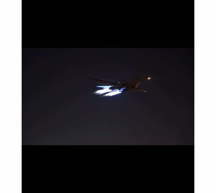 Thiên Nga Trắng Tu-160 được trang bị 4 động cơ siêu khoẻ NK-32 và khi nó bật tăng lực để cất cánh thật ngoạn mục. #xuhuong  #tiktok  #Tu