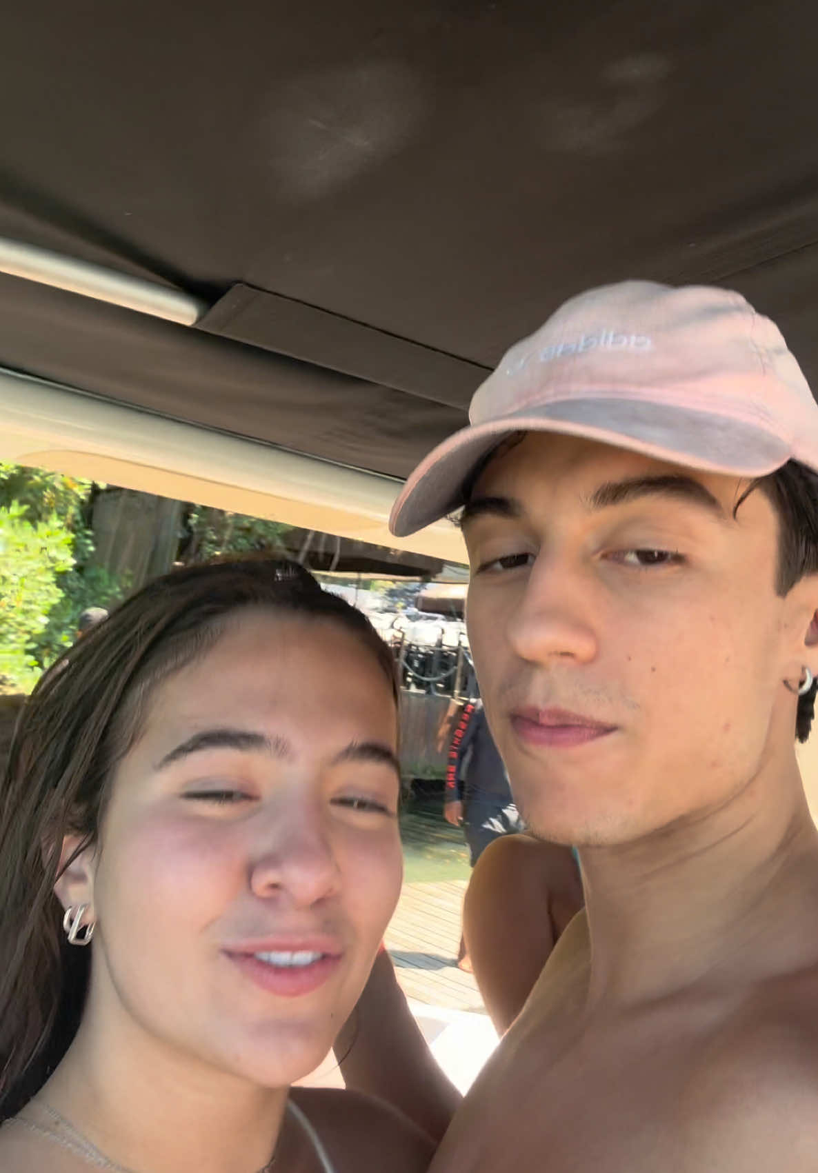 Eu amo sair com meus amigos 