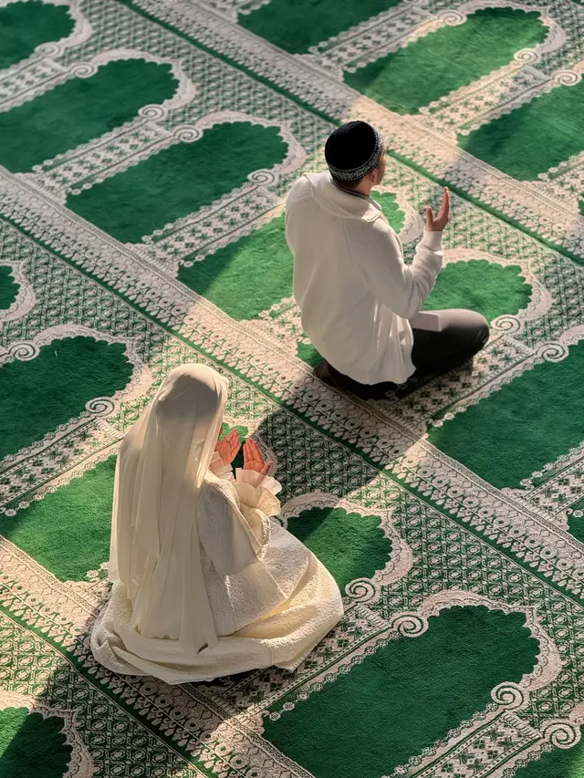 Marriage is the Sunnah of the Prophet 	The Prophet (ﷺ) said: “Marriage is part of my Sunnah, and whoever turns away from my Sunnah is not from me.” (Al-Bukhari, Muslim) 🤍      #nikah #photos 