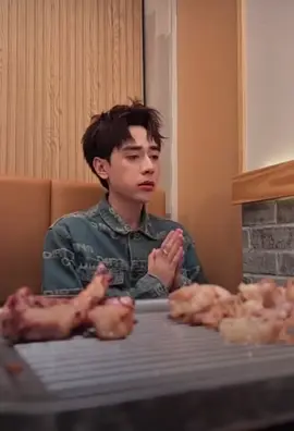 anh Hùng siêng năng thật, lúc ăn mà cũng tập nhảy nữa chứ#quanghungmasterd#xuhuongtiktok