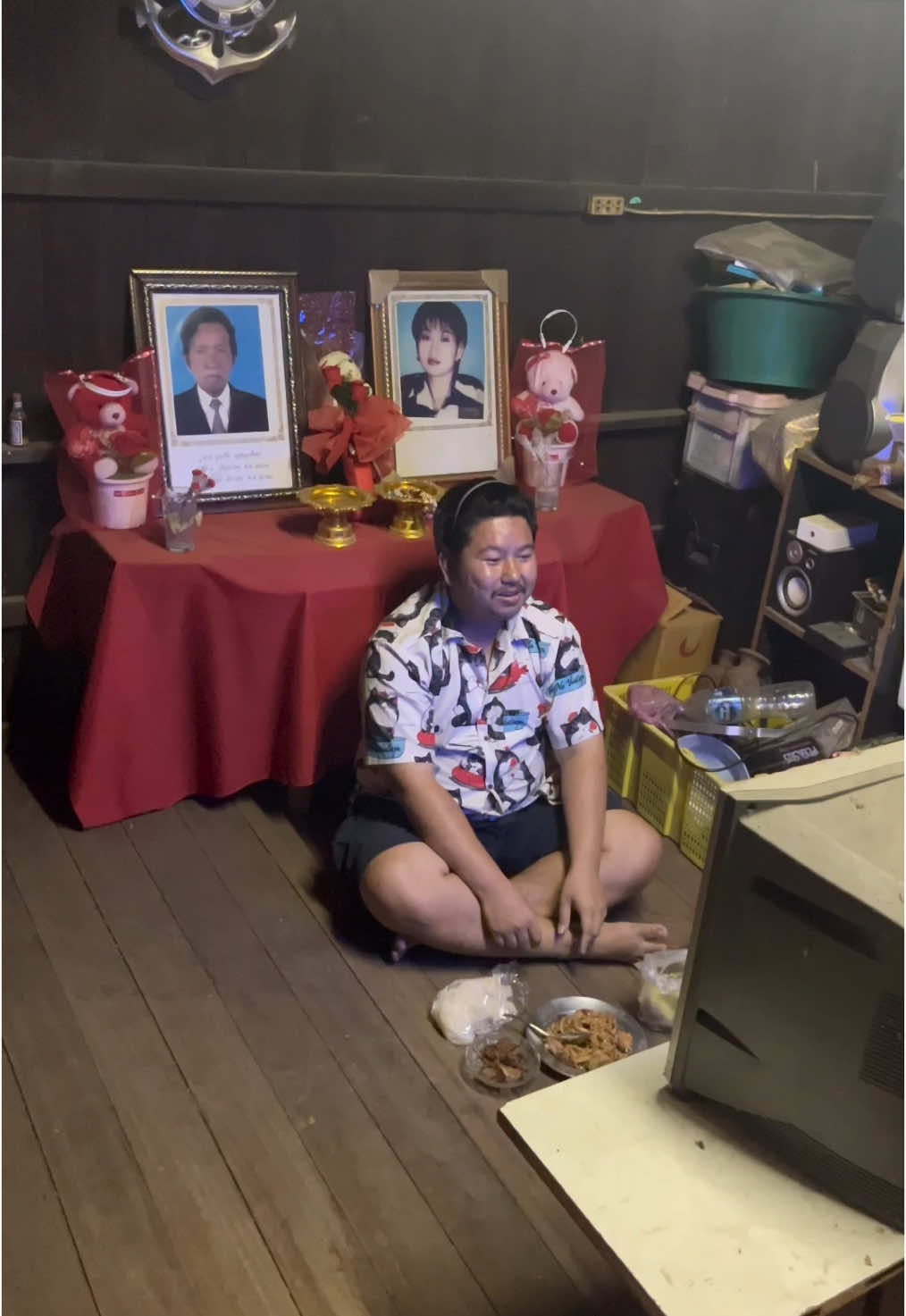 ไม่ว่าจะผ่านไปนานแค่ไหน ผมก็ยังคิดถึงมุมๆนี้เสอม ผมยังทำสิ่งเดิมๆอยู่ทุกวัน มันคือสิ่งเดียวที่ทำไห้ผมมีความสุข คิดถึงพ่อกับแม่ครับ