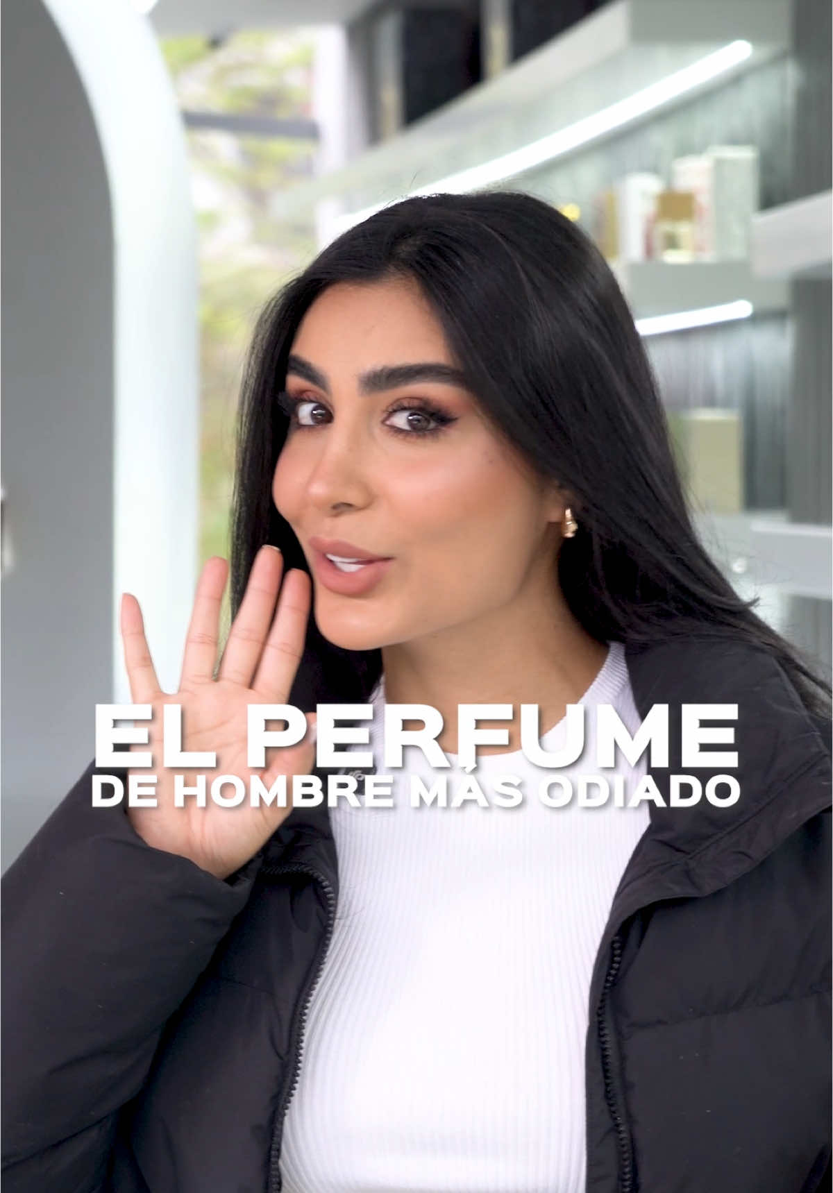 Un perfume de amores y odios🤯 me gustaría saber en los comentarios qué opinas de Moschino Toy Boy Un aroma a rosas, pimienta rosa y madera que nos gusta olerlo más a las mujeres que a los hombres😏 📍Prueba cómo te fija en la piel en nuestro Showroom en el edificio QOffice oficina 302 #toyboy #moschino #moschinotoyboy #perfume #perfumeria #perfumes #perfumeriamedellin #masodiado #opiniones #perfumeriamedellin 