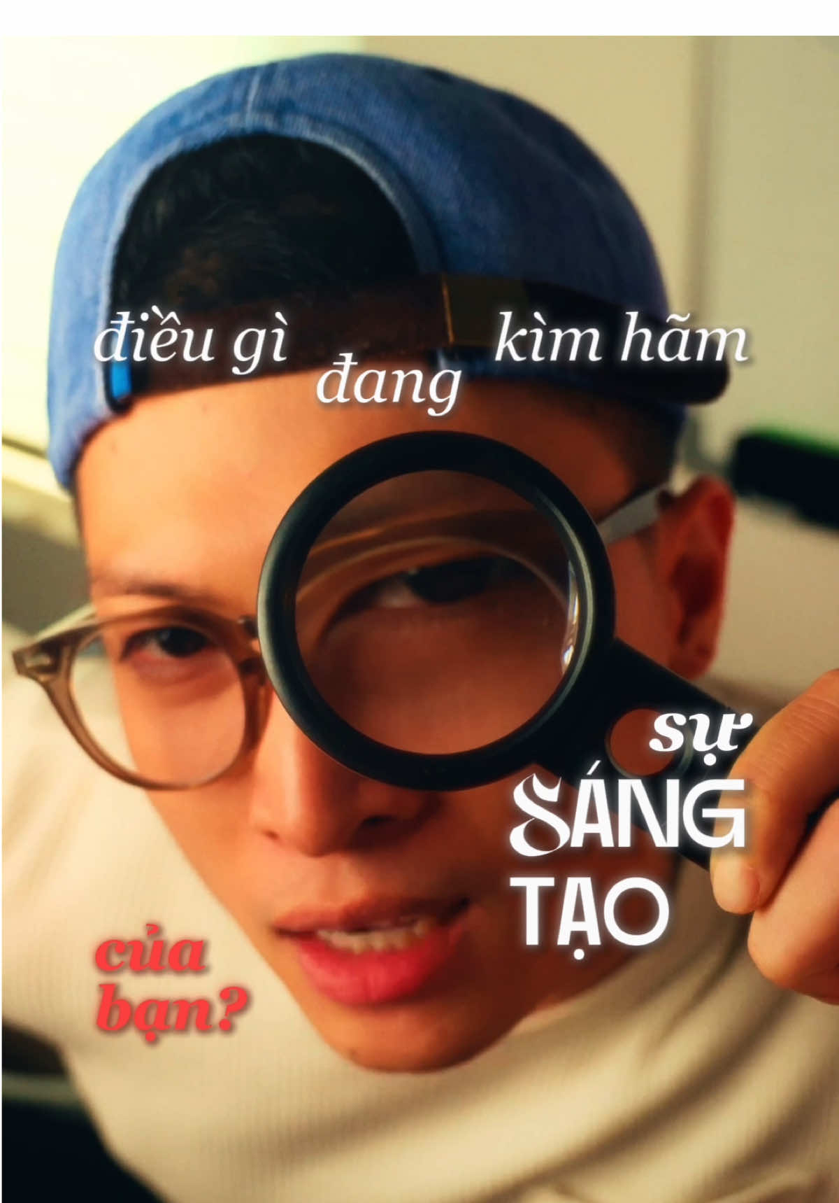 LESSON 3/26 – “Cái Tôi” Trong Sáng Tạo: Rào Cản Hay Động Lực? Cái tôi – hay còn gọi là bản ngã – luôn tìm kiếm sự hoàn hảo và khao khát sự công nhận từ người khác, vì nó hình thành từ sự so sánh và mong muốn khẳng định giá trị bản thân. 	•	Nó khiến ta sợ sai lầm, lo lắng rằng nếu chưa đủ tốt, người khác sẽ đánh giá thấp mình. 	•	Nó tạo ra áp lực phải hoàn hảo, khiến ta chần chừ, chỉnh sửa mãi hoặc thậm chí không dám chia sẻ sáng tạo của mình. 	•	Nó làm ta lệ thuộc vào lời khen, thay vì tận hưởng quá trình sáng tạo vì chính niềm vui của bản thân. “Bạn không thể sáng tạo tự do nếu cứ cố làm hài lòng tất cả mọi người.” – Alan Watts. Nhưng sự thật là: sáng tạo không cần hoàn hảo – nó cần sự chân thật. Khi bạn dám buông bỏ áp lực từ cái tôi, bạn sẽ tìm thấy sự tự do trong sáng tạo! 🎨✨ #contentcreator #creator #entrepreneur #ego #journey #fulltimecreator #personalbranding #SelfImprovement