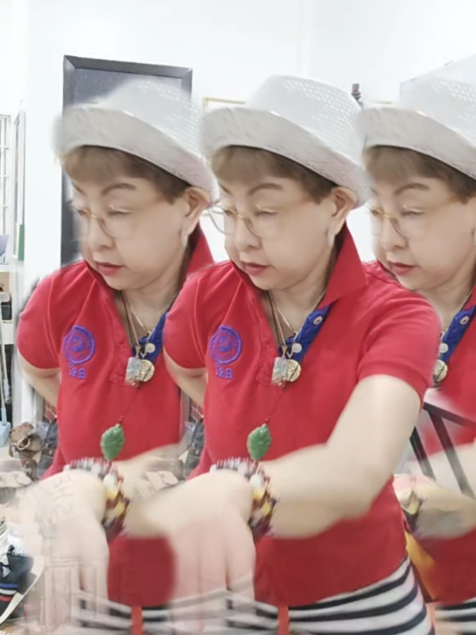 Finger in front finger behind #dancing #fingerdance #massfollowing #dancer #goodvibes #creatorsearchinsights 